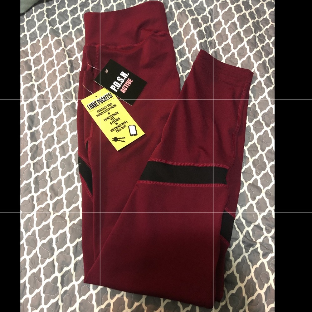 Beautiful wine color leggings with pockets!